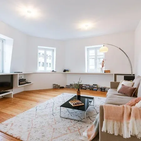 Huswell - 'the Crown' In Apartment *
