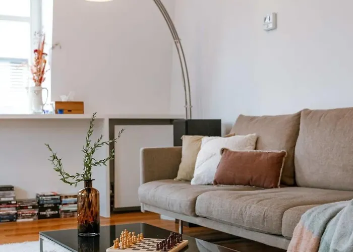 Huswell - 'the Crown' In