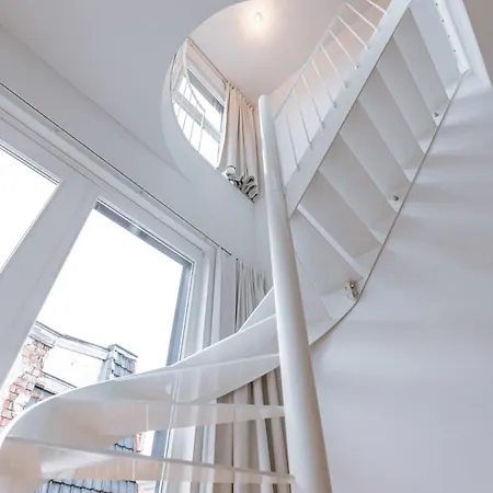 Huswell - 'the Crown' In דירה גנט